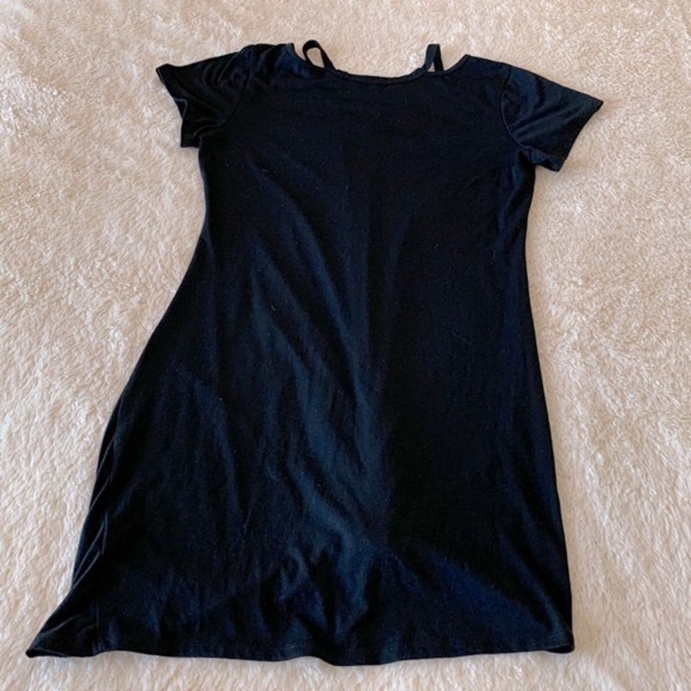 Black cold shoulder T shirt dress - Picture 6 of 16